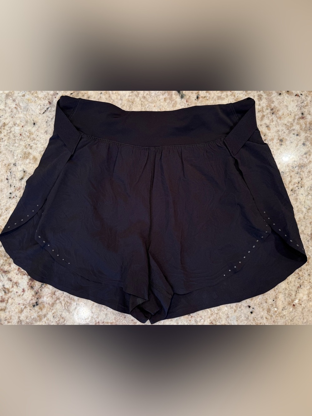 Lululemon Fast and Free High-rise short 2” *airflow in black embossed pattern
